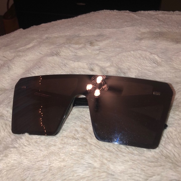Steve Madden Accessories - STEVE MADDEN SUNGLASSES